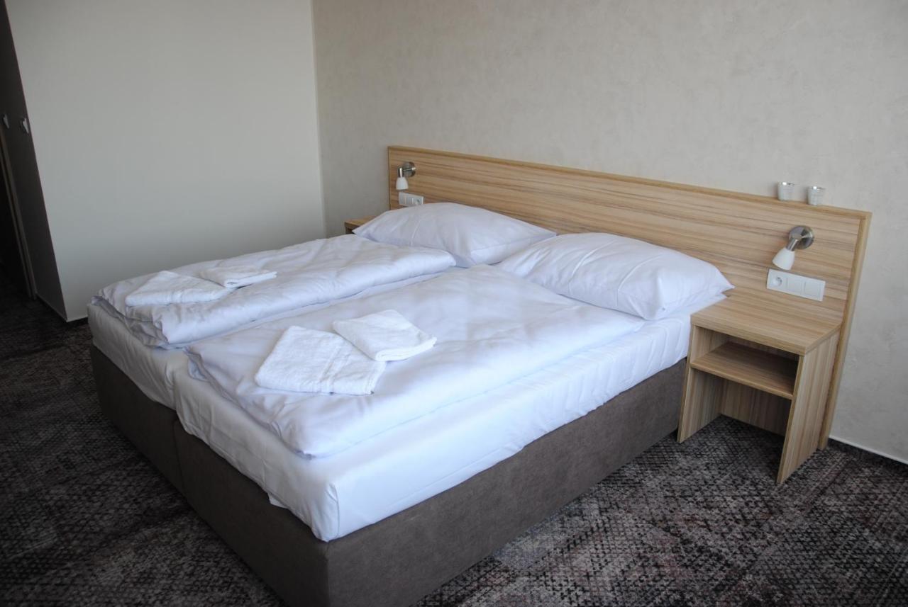 Hotel Labe Pardubice Eksteriør bilde