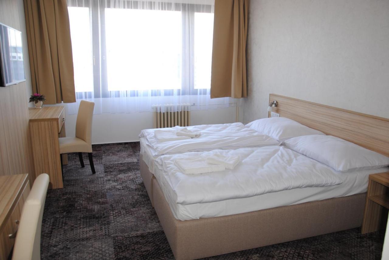 Hotel Labe Pardubice Eksteriør bilde